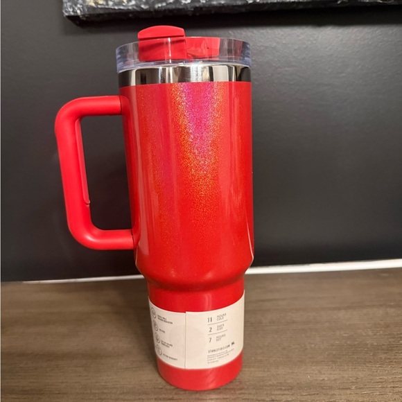 Stanley x Starbucks Shimmering Red Quencher H2.0 Tumbler with Handle - Picture 2 of 3